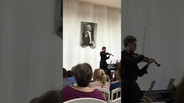 Скрипка Элгар «Привет Любви» Федор Носов Отчетный концерт 27.04.2023 ДШИ Мравинского смотреть онлайн