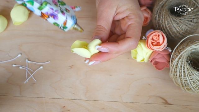 Simple foamiran hair band /Простая резинка для волос из фоамирана / DIY Tsvoric смотреть онлайн