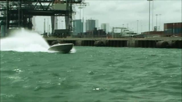 Porsche Speedboat Fearless смотреть онлайн