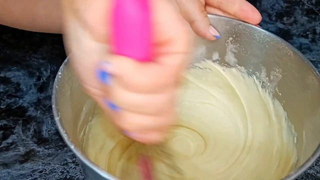 Пироги с черешней и кокосовым кремом