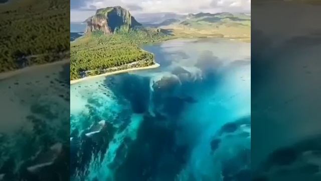 Illusion of an underwater waterfall. Indian Ocean. Mauritius. Le Morne Brabant / Travel смотреть онлайн