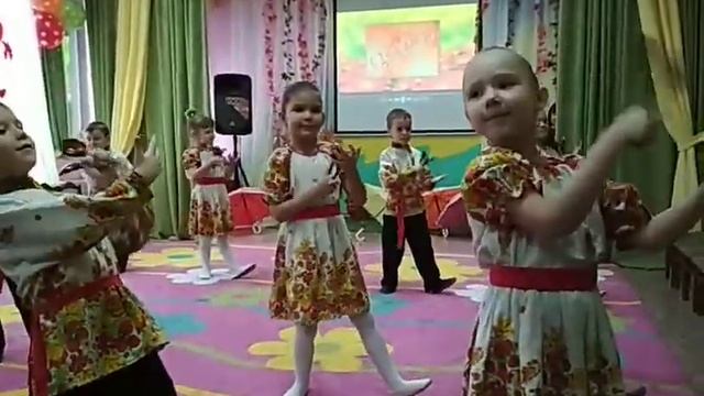 День мам "Танец с ложками" смотреть онлайн