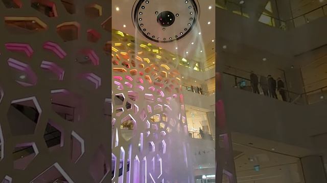 Музыкальный фонтан. Пусан. Южная Корея. Торговый центр LOTTE. смотреть онлайн