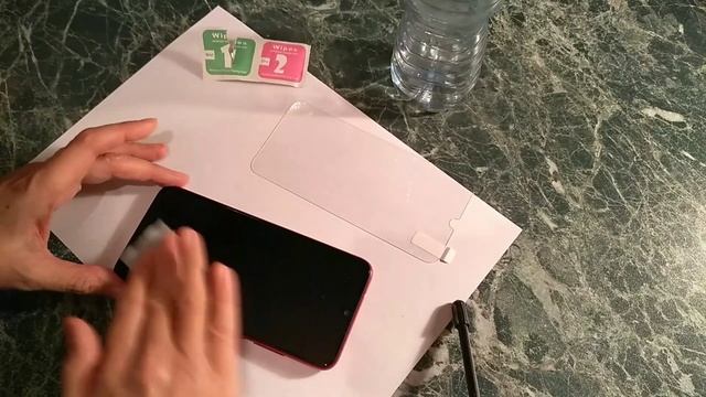 Наклейка защитного стекла на смартфон на примере Redmi Note 7 смотреть онлайн