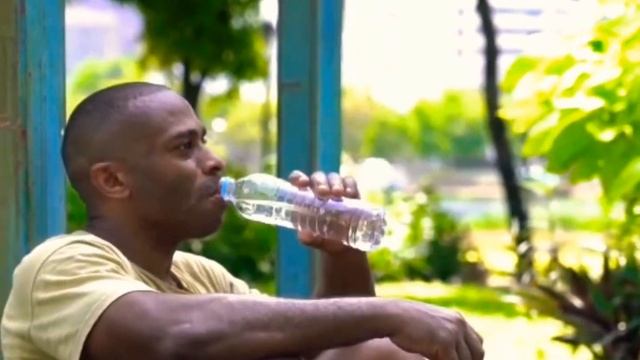 Как правильно пить воду?Узнай в этом видео.