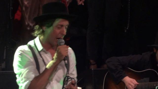 Peter Doherty & Carl Barât at Hackney Empire - So long my lover смотреть онлайн