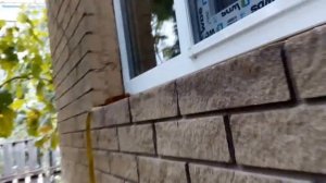 Как убрать зазор между москитной сеткой и рамой пластикового окна