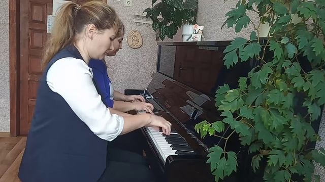 Р.Паулс, переложение М. Стижевской "Эй вы там, наверху!" смотреть онлайн