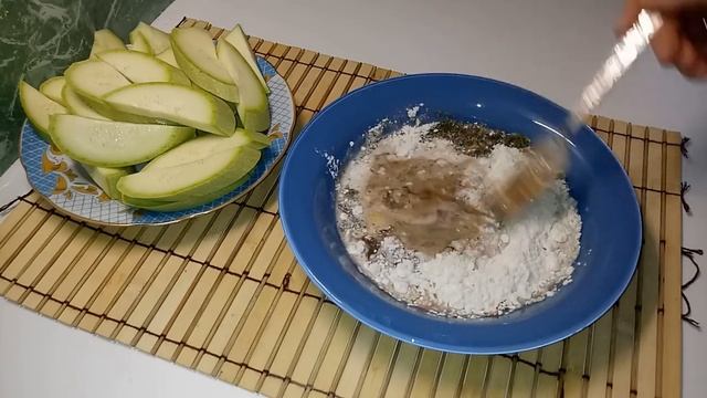 Вы будете ГОТОВИТЬ их Снова и Снова! Кабачки как СТРИПСЫ KFC ! ОСТРЫЕ! + Рецепт соуса (720p).mp4