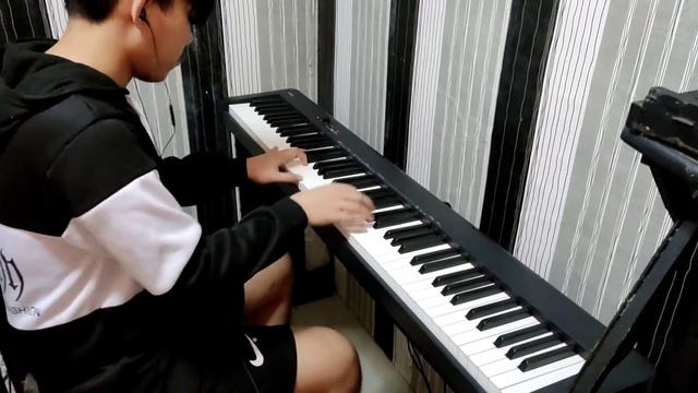 Howl's Moving Castle - Merry Go Round of Life (Piano Cover) смотреть онлайн