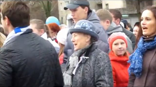 Смоленск: ЕР поет гимн смотреть онлайн