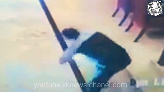 DETIK2 ..HP DALAM SAKU MELEDAK ..TEREKAM CCTV смотреть онлайн