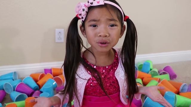 Emma & Jannie Pretend Play Learn Colors w/ Fun Colorful Playmat for Kids смотреть онлайн