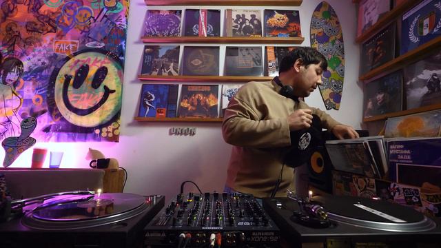 Union Radio w/ Rinat Gabba #house #electro смотреть онлайн