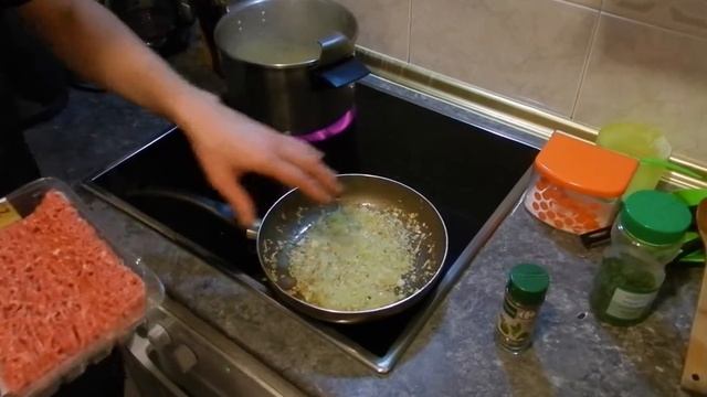 Как приготовить спагетти (пасту) с соусом "А-ля Болоньезе" простой рецепт смотреть онлайн