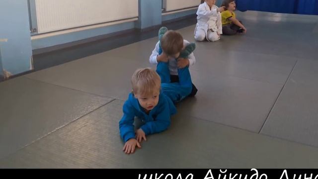 Ох уж эти ноги, никак не лезут на шею))) ЕЕЕЕле справился)))) смотреть онлайн