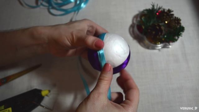 Новогодний елочный шар из атласных лент   Christmas tree toy of satin ribbons