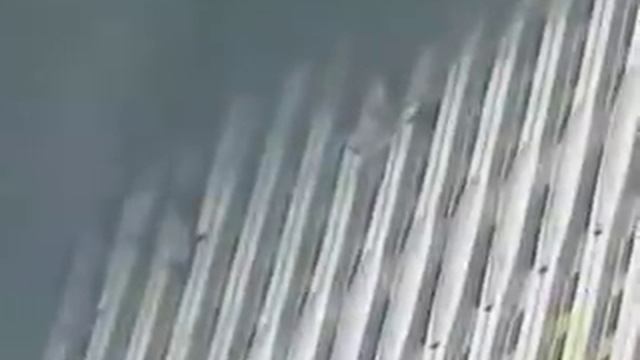 911 man tries to climb down смотреть онлайн