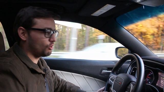 DODGE CHARGER SXT - эффектно и эффективно.