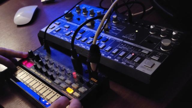 Volca beats + Behringer TD3 - 303 acid house jam смотреть онлайн