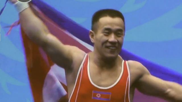 Пятикратный чемпион мира по тяжелой атлетике Ом Юн Чхор смотреть онлайн
