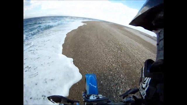 Husaberg FC501 rolling at the beach смотреть онлайн
