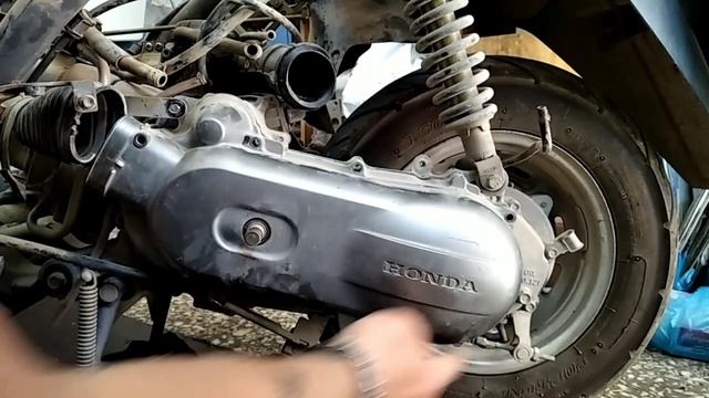 Service και βάψιμο σε Honda Lead 100cc 2003-07' смотреть онлайн