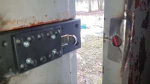 Кодовый замок на входную металлическую дверь.