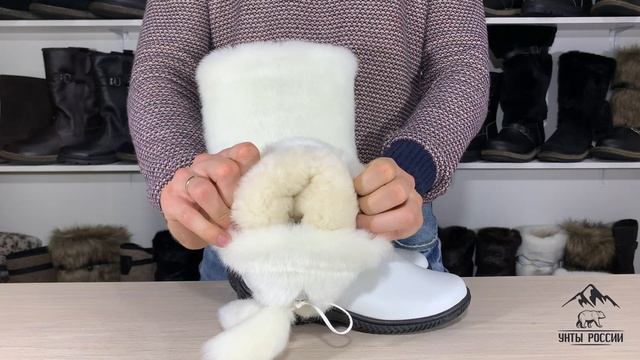 Унты России - унты женские натуральные белые кожаные с бубенчиками, литая черная подошва, код 60061 смотреть онлайн