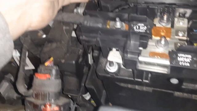 Ford EcoSport Battery Location How to Replace and Jump Start смотреть онлайн