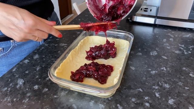 Сладкий пирог из слоеного теста. Вишневый пирог смотреть онлайн