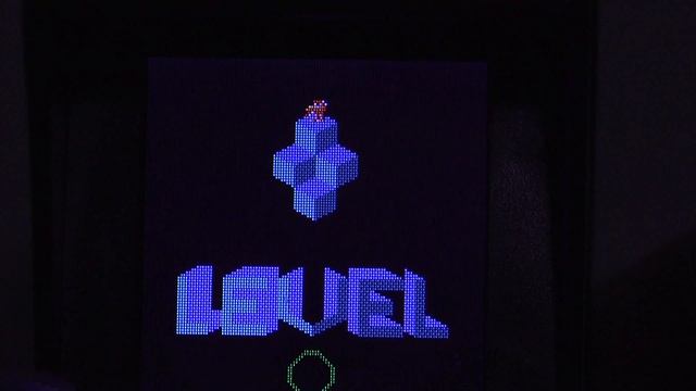 Q*bert Worlds Smallest Micro Arcade Game смотреть онлайн