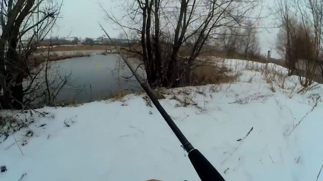 Весенний спиннинг! Рыбалка среди камыша! Ловля щуки до запрета! смотреть онлайн