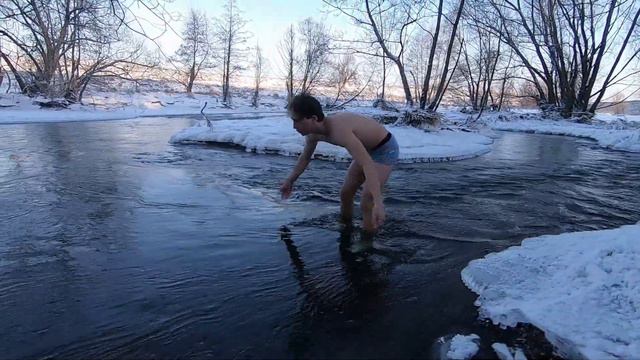 Купание зимой в минус 20. С Новым Годом от Велософов! смотреть онлайн