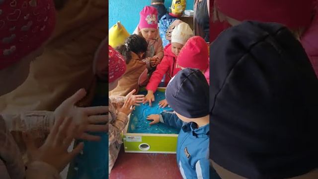 VID 20210512 11 Создание картины "Морское дно" с детьми старшей группы смотреть онлайн