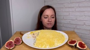 МУКБАНГ САЛАТ С курицей грибами и сыром инжир  MUKBANG SALAD сериалы