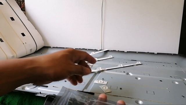 TCL 40 inch LED TV LOGO APPEARS THEN NO PICTURE AT ALL REPAIR смотреть онлайн