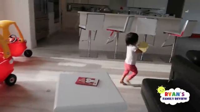 Ryan Caught Santa Claus on Christmas!! смотреть онлайн