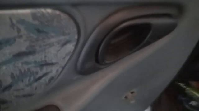 Как снять панель (обшивку) задней двери на Шевроле Нива Chevrolet Niva Travel. смотреть онлайн