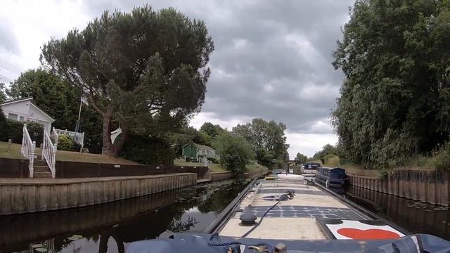 VLOG 79, Narrowboat Fit Out - Bookcase and A day out on the River Soar смотреть онлайн