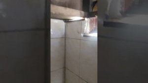 Стационарный домкрат в гаражной яме.