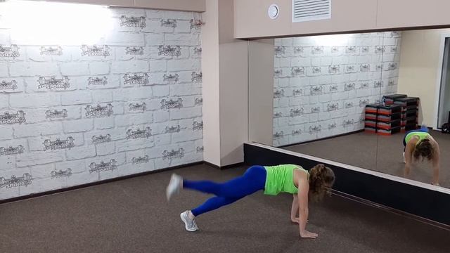 Тренировка для всех групп мышц за 12 минутдома, во время карантина. смотреть онлайн