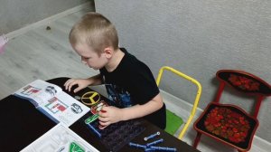 Распаковка электронного конструктора "Знаток" 69 схем