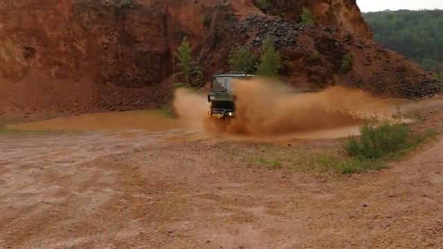 Renault TRM 2000 Offroad смотреть онлайн