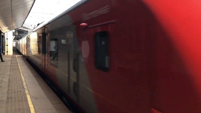 ЭС2Г-155 и ЭС2Г-090 Ласточка На станции Ховрино смотреть онлайн