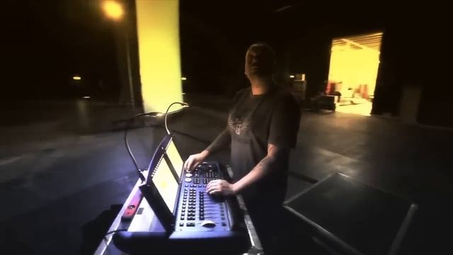 Datura - virtual reality setup with Sony's HMZ-T1 personal projector (HD).mp4 смотреть онлайн