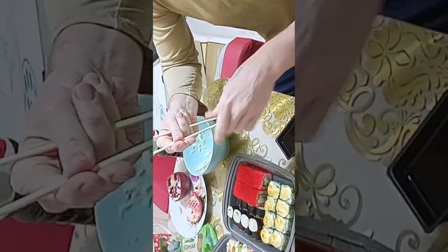 Как правильно есть ролы палочками смотреть онлайн