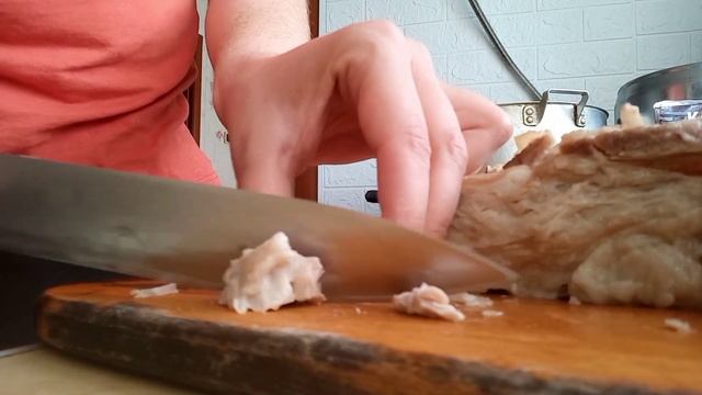 Кулинарное шоу - суп с лапшой на свином бульёне.