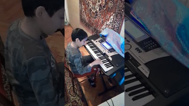 Tariner, Эмиль Симонян, на синтезаторе Tariner Ancan