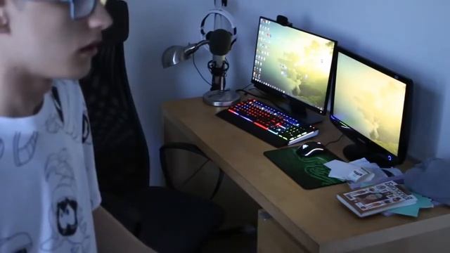 ЗЛОЙ ОТЧИМ ЗАШЁЛ КО МНЕ В КОМНАТУ И...... смотреть онлайн